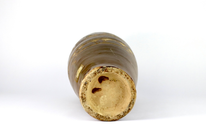 古玩陶瓷茶葉末釉刻花梅瓶真品鑒賞圖