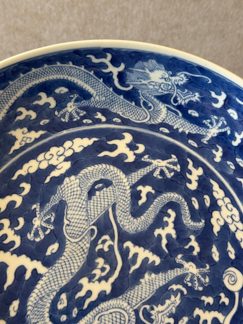 古玩陶瓷五爪龍紋青花盤真品鑒賞圖