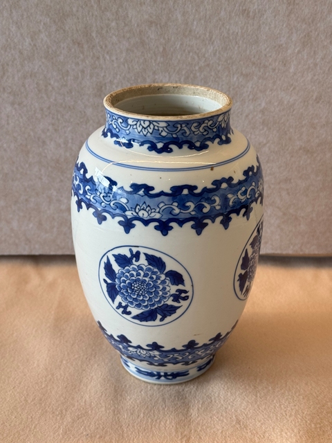 古玩陶瓷青花花卉紋蓮子罐真品鑒賞圖