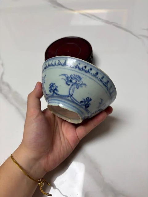 古玩陶瓷青花花卉紋碗真品鑒賞圖