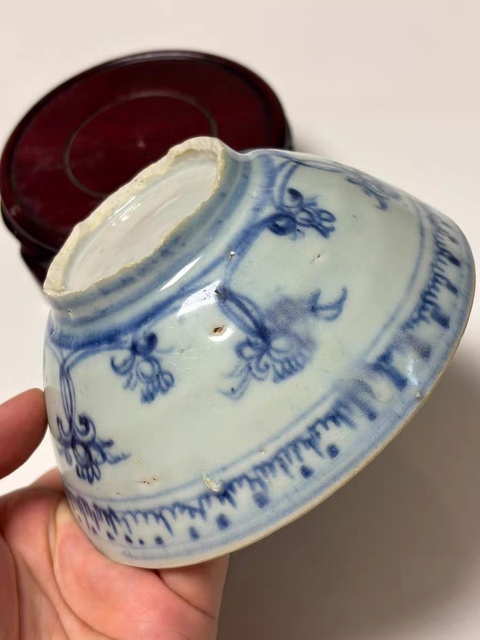 古玩陶瓷青花花卉紋碗真品鑒賞圖