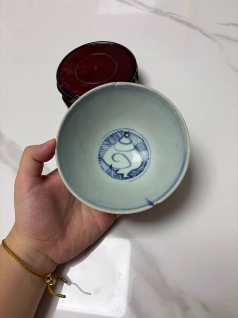 古玩陶瓷青花花卉紋碗真品鑒賞圖