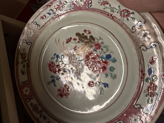 古玩陶瓷粉彩錦雞牡丹花紋盤真品鑒賞圖