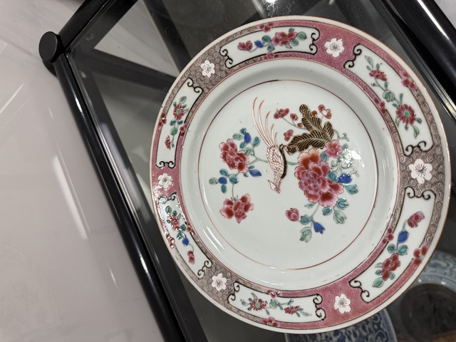 古玩陶瓷粉彩錦雞牡丹花紋盤真品鑒賞圖