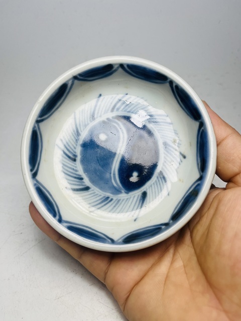 古玩陶瓷外紫金釉內青花八卦紋盤真品鑒賞圖