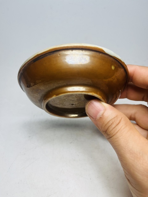 古玩陶瓷外紫金釉內青花八卦紋盤真品鑒賞圖