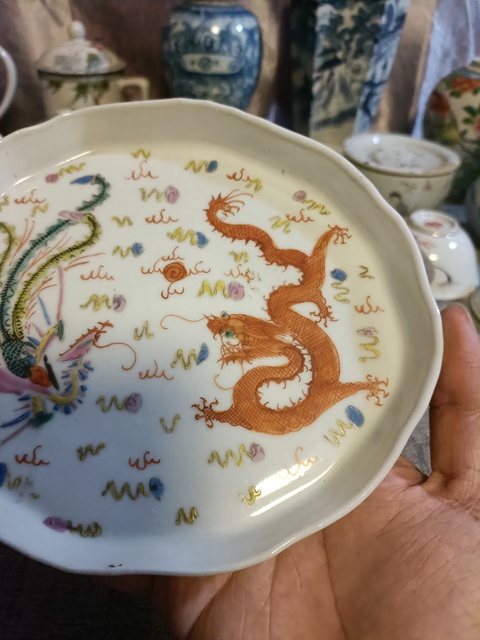 古玩陶瓷粉彩龍鳳紋茶盤真品鑒賞圖