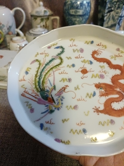 古玩陶瓷粉彩龍鳳紋茶盤真品鑒賞圖
