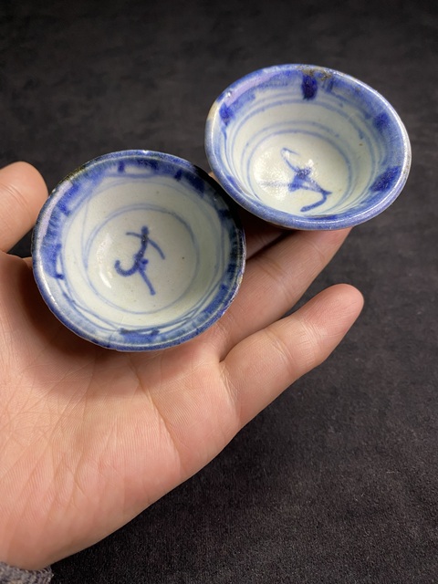 古玩陶瓷清，乾嘉花卉紋青花小酒盅拍賣，當前價格188元