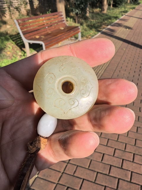 古玩玉器和田玉雕“螭龍紋璧”真品鑒賞圖