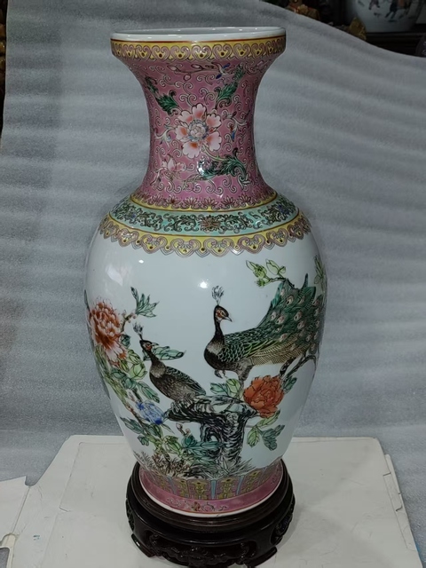 古玩陶瓷粉彩孔雀牡丹詩文盤口瓶真品鑒賞圖