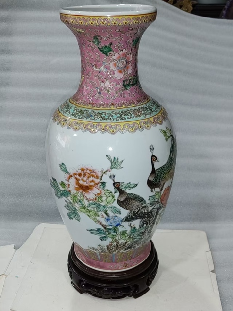 古玩陶瓷粉彩孔雀牡丹詩文盤口瓶真品鑒賞圖