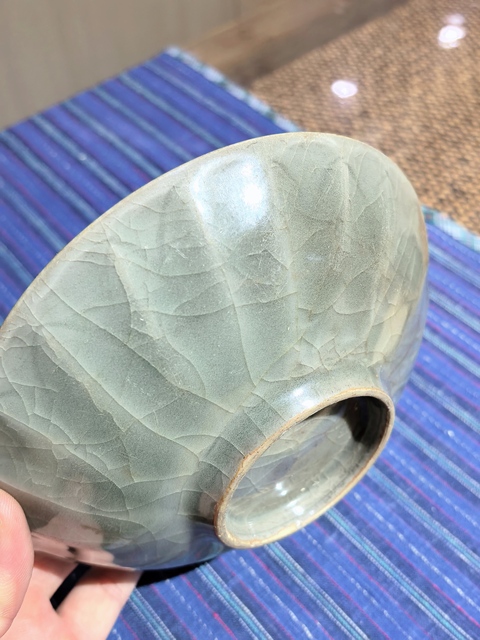 古玩陶瓷龍泉青瓷刻仰蓮紋盤真品鑒賞圖