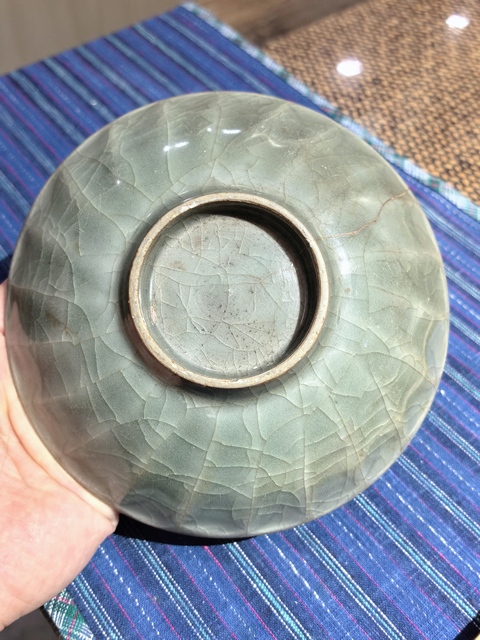 古玩陶瓷龍泉青瓷刻仰蓮紋盤真品鑒賞圖