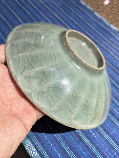 古玩陶瓷龍泉青瓷刻仰蓮紋盤真品鑒賞圖