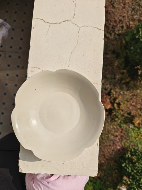 古玩陶瓷五代邢窯五花口白釉碗真品鑒賞圖