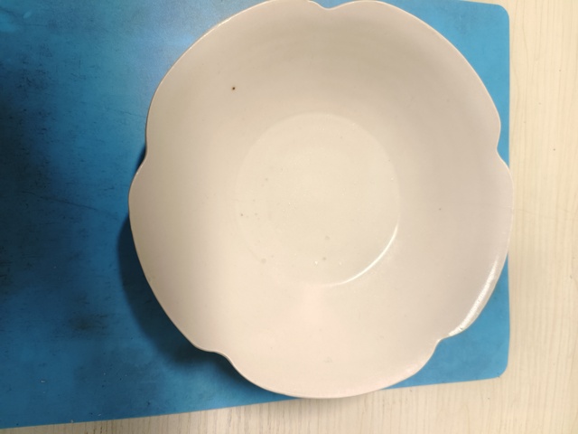 古玩陶瓷宣州窯白釉葵口盤真品鑒賞圖