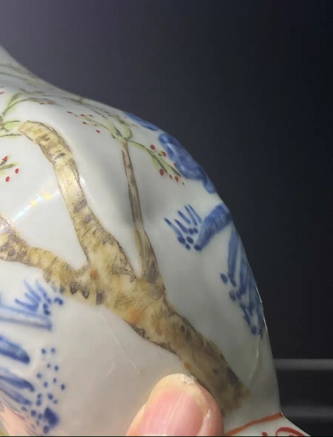 古玩陶瓷青花浮雕花鳥紋六方瓶真品鑒賞圖