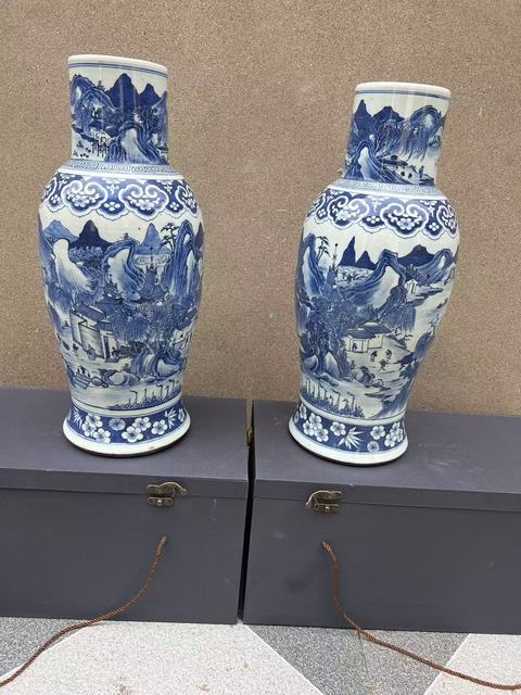 古玩陶瓷青化山水瓶真品鑒賞圖