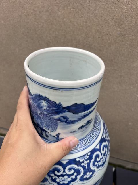 古玩陶瓷青化山水瓶真品鑒賞圖