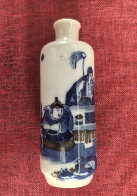 古玩陶瓷青花釉里紅人物紋鼻煙壺真品鑒賞圖