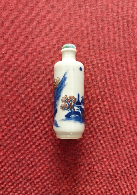 古玩陶瓷青花釉里紅人物紋鼻煙壺真品鑒賞圖