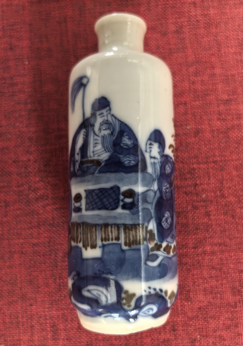 古玩陶瓷青花釉里紅人物紋鼻煙壺真品鑒賞圖