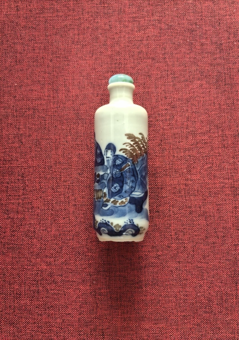 古玩陶瓷青花釉里紅人物紋鼻煙壺真品鑒賞圖