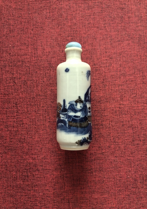 古玩陶瓷青花釉里紅人物紋鼻煙壺真品鑒賞圖