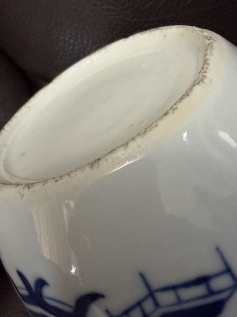 古玩陶瓷青花博古花卉紋提梁壺真品鑒賞圖