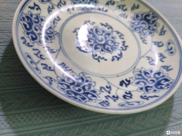 古玩陶瓷康熙年制款花卉紋青花盤真品鑒賞圖