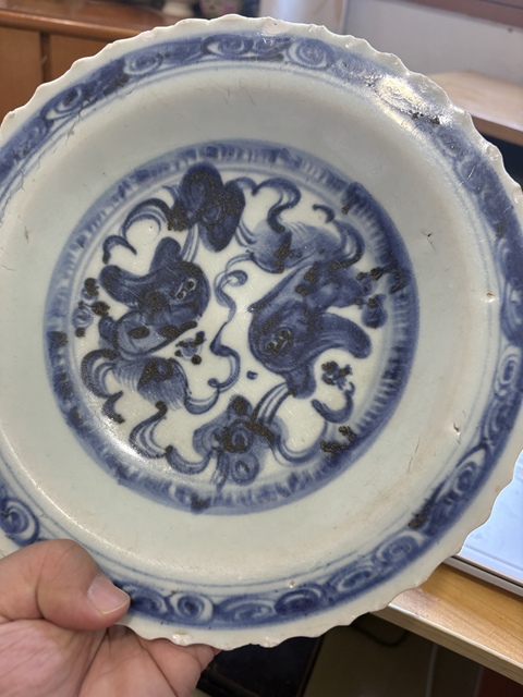 古玩陶瓷豆青釉青花飄帶繡球獅子紋葵口盤拍賣，當前價格12666元