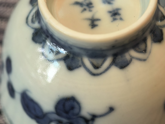 古玩陶瓷花果紋青花杯真品鑒賞圖