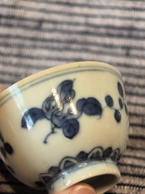 古玩陶瓷花果紋青花杯真品鑒賞圖
