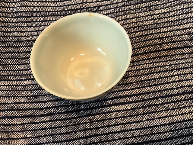 古玩陶瓷花果紋青花杯真品鑒賞圖