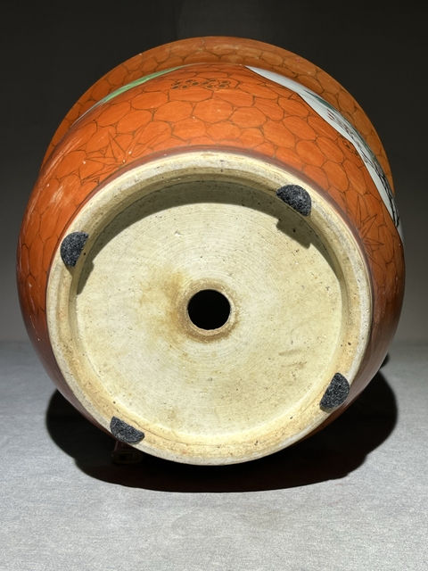 古玩陶瓷珊瑚紅描金開窗粉彩花鳥紋花盆真品鑒賞圖