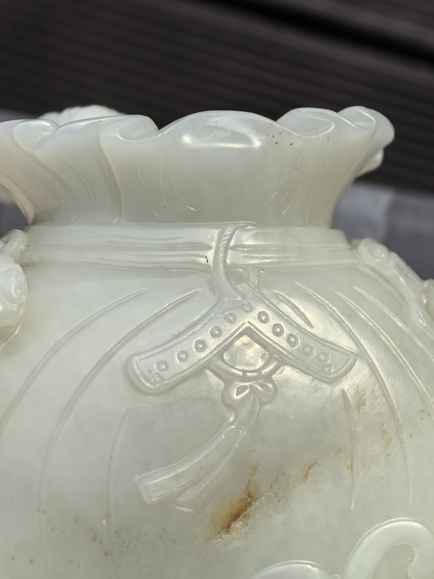 古玩玉器螭龍獻寶（財）和田白玉水盂真品鑒賞圖