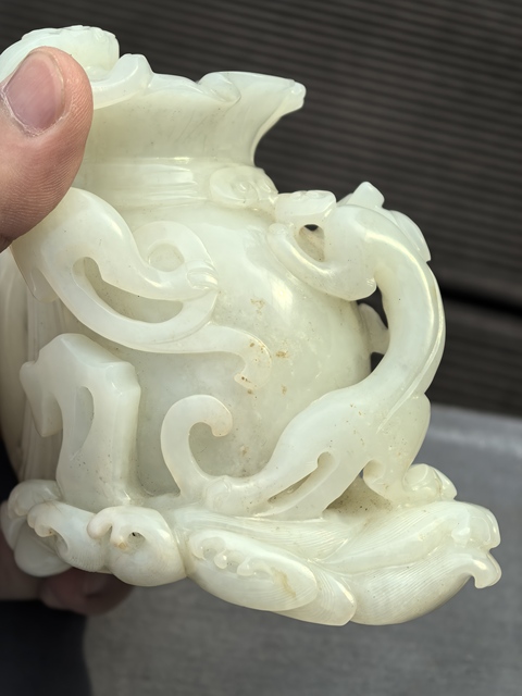 古玩玉器螭龍獻寶（財）和田白玉水盂真品鑒賞圖