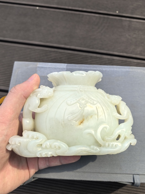 古玩玉器螭龍獻寶（財）和田白玉水盂真品鑒賞圖