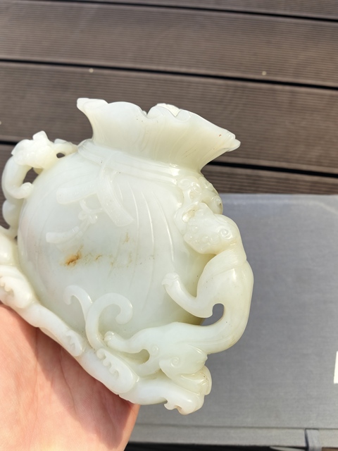 古玩玉器螭龍獻寶（財）和田白玉水盂真品鑒賞圖