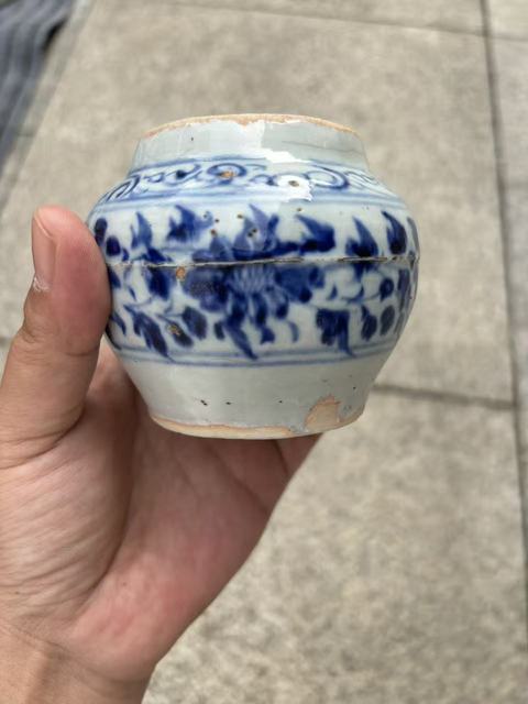 古玩陶瓷青花纏枝花卉紋罐真品鑒賞圖