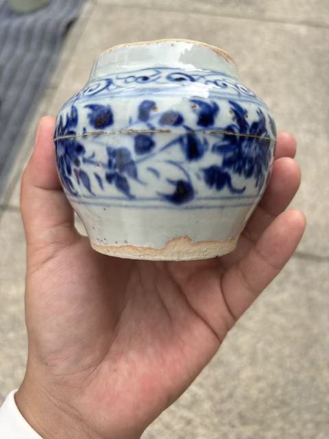 古玩陶瓷青花纏枝花卉紋罐真品鑒賞圖