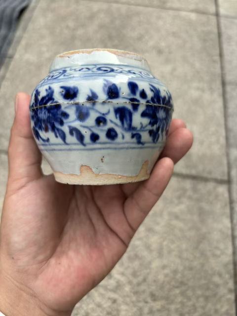 古玩陶瓷青花纏枝花卉紋罐真品鑒賞圖