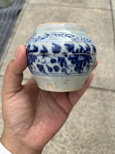 古玩陶瓷青花纏枝花卉紋罐真品鑒賞圖