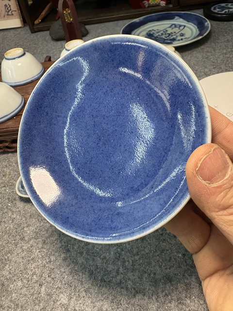 古玩陶瓷灑藍釉盤真品鑒賞圖