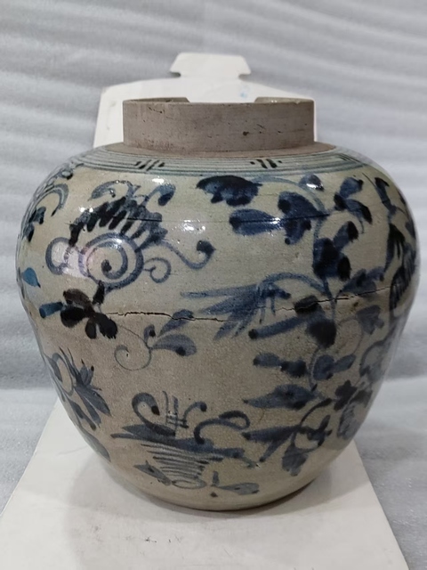 古玩陶瓷青花花卉紋罐真品鑒賞圖