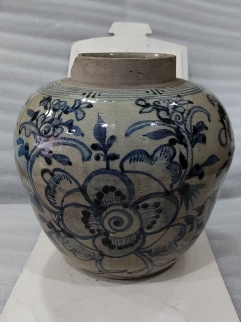 古玩陶瓷青花花卉紋罐真品鑒賞圖