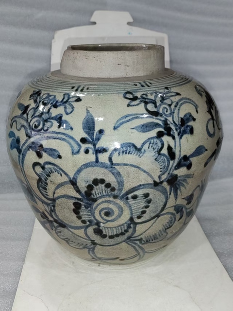 古玩陶瓷青花花卉紋罐真品鑒賞圖