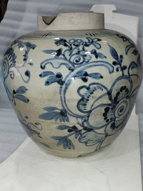 古玩陶瓷青花花卉紋罐真品鑒賞圖