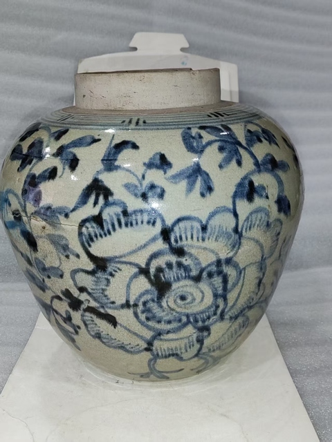 古玩陶瓷青花花卉紋罐真品鑒賞圖